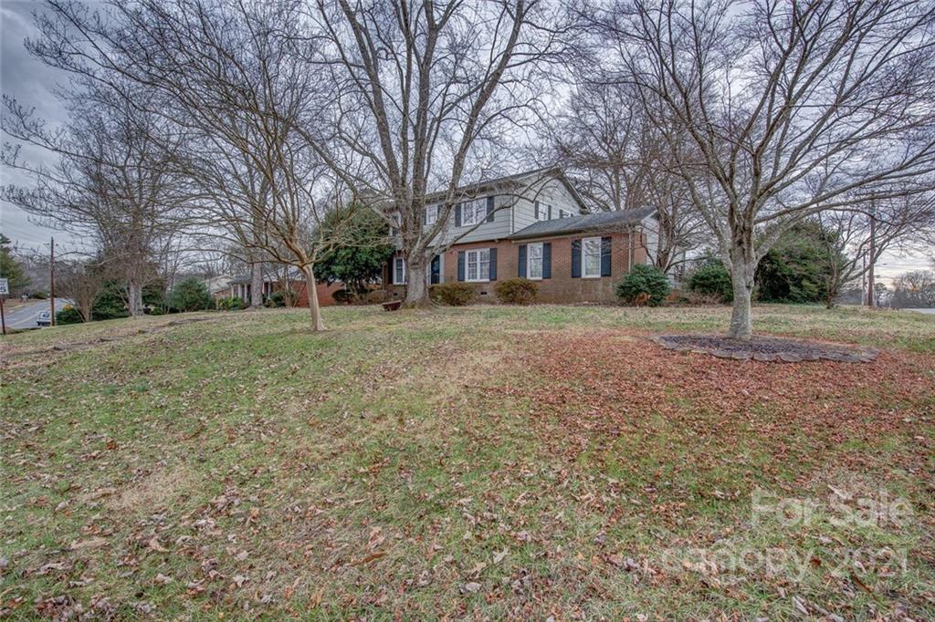 Property image 2 of 1605 Dixon Road in Kingswood, Gastonia, NC 28054