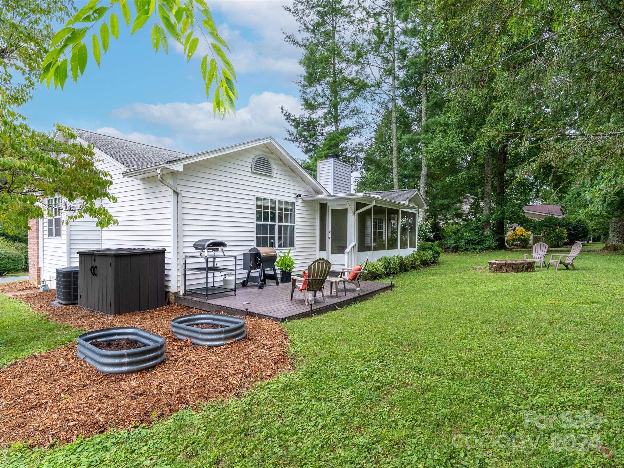Property image 2 of 27 St Andrews Drive in Etowahs Reach, Etowah, NC 28729