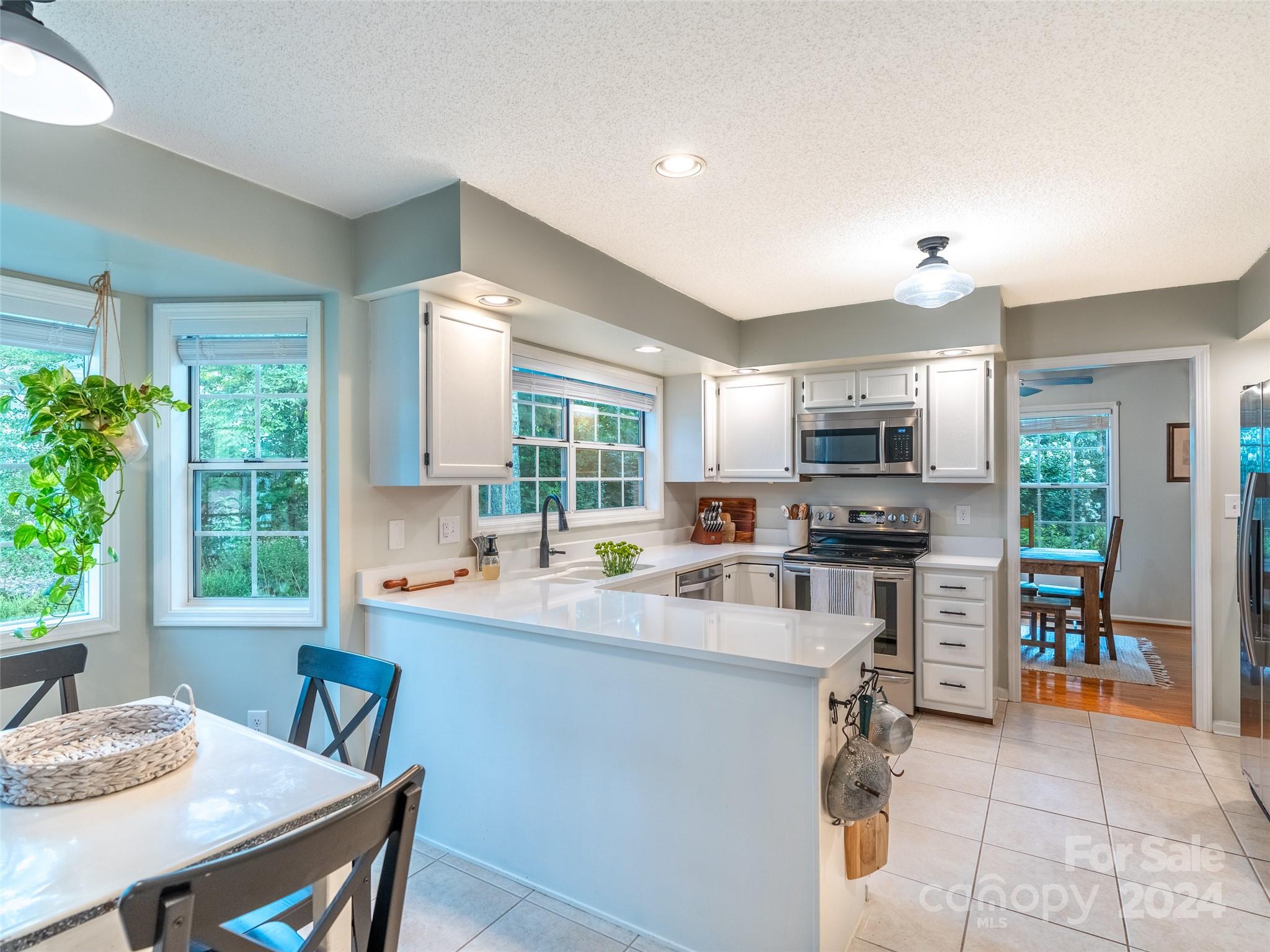 Property image 4 of 27 St Andrews Drive in Etowahs Reach, Etowah, NC 28729