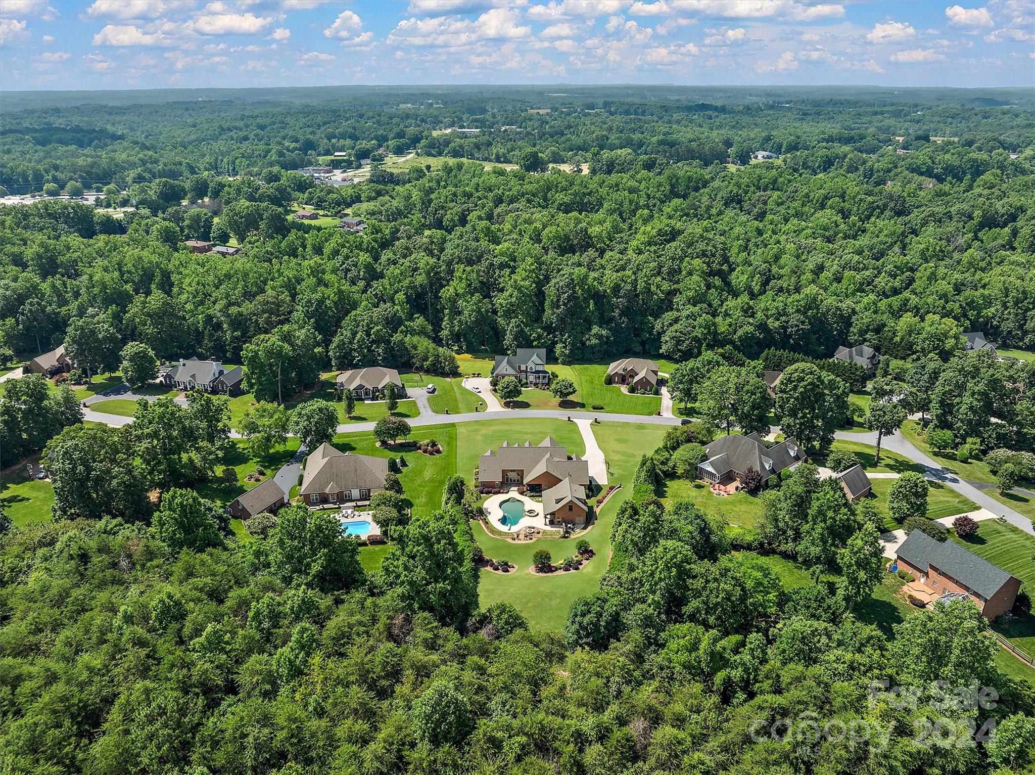 Property image 2 of 2198 Willow Creek Drive in Fairway Farms, Newton, NC 28658