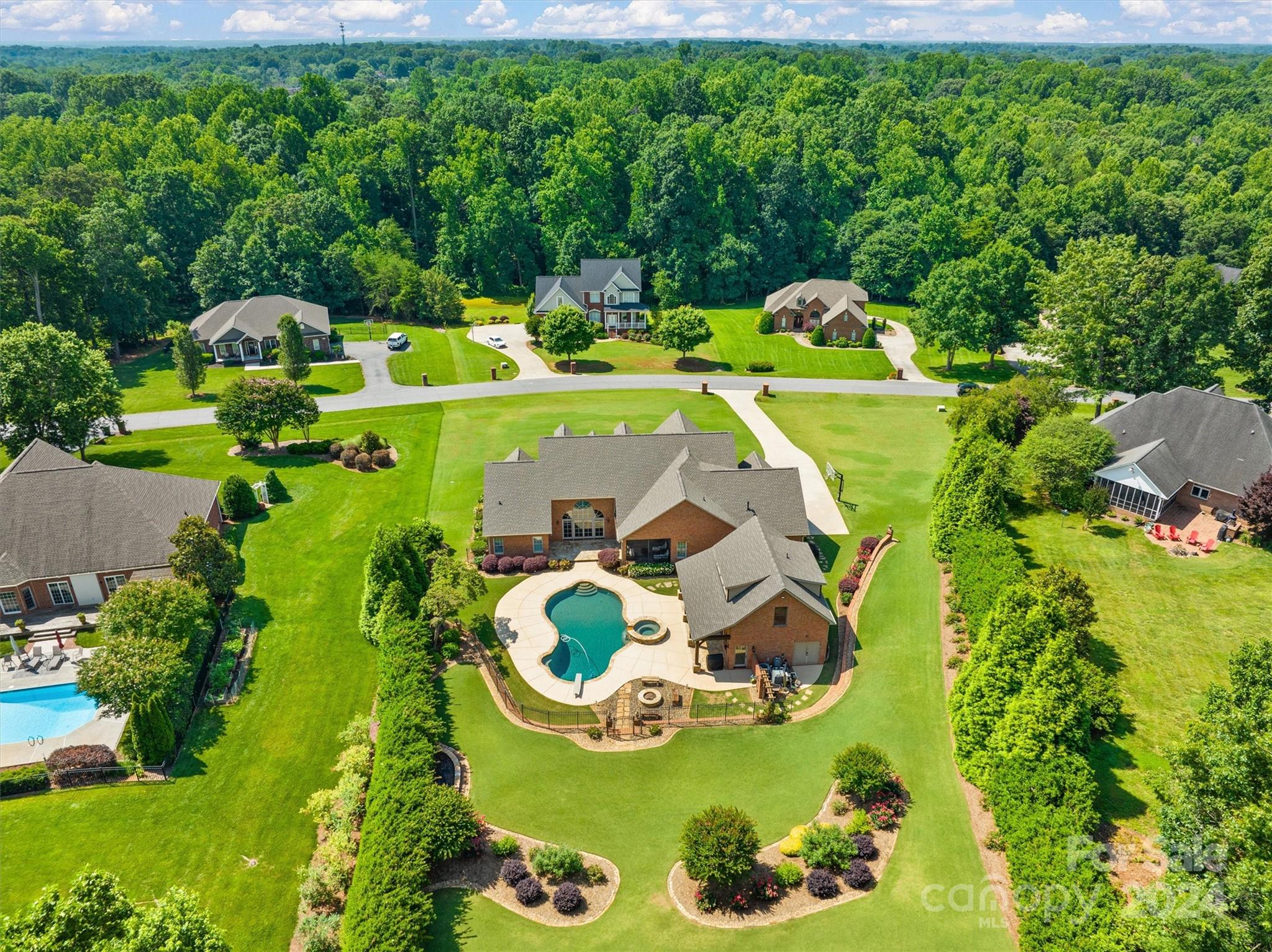 Property image 3 of 2198 Willow Creek Drive in Fairway Farms, Newton, NC 28658