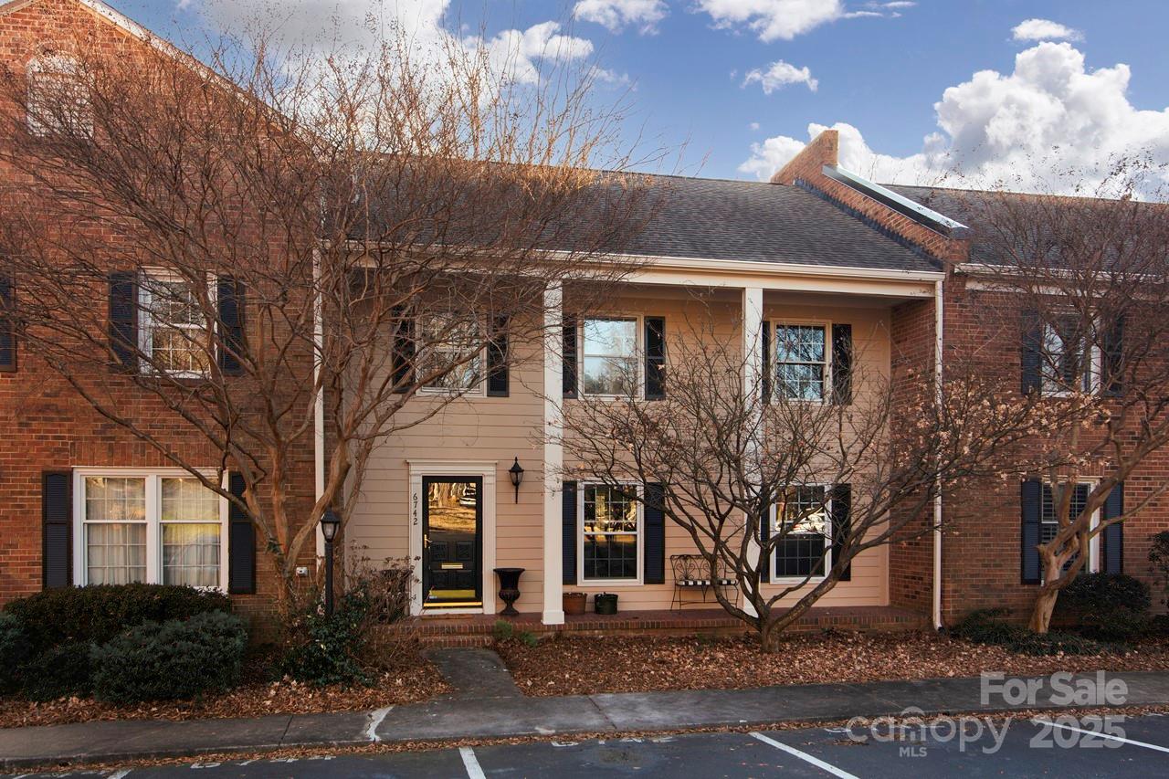 Property image 3 of 6742 Constitution Lane in Olde Georgetowne, Charlotte, NC 28210
