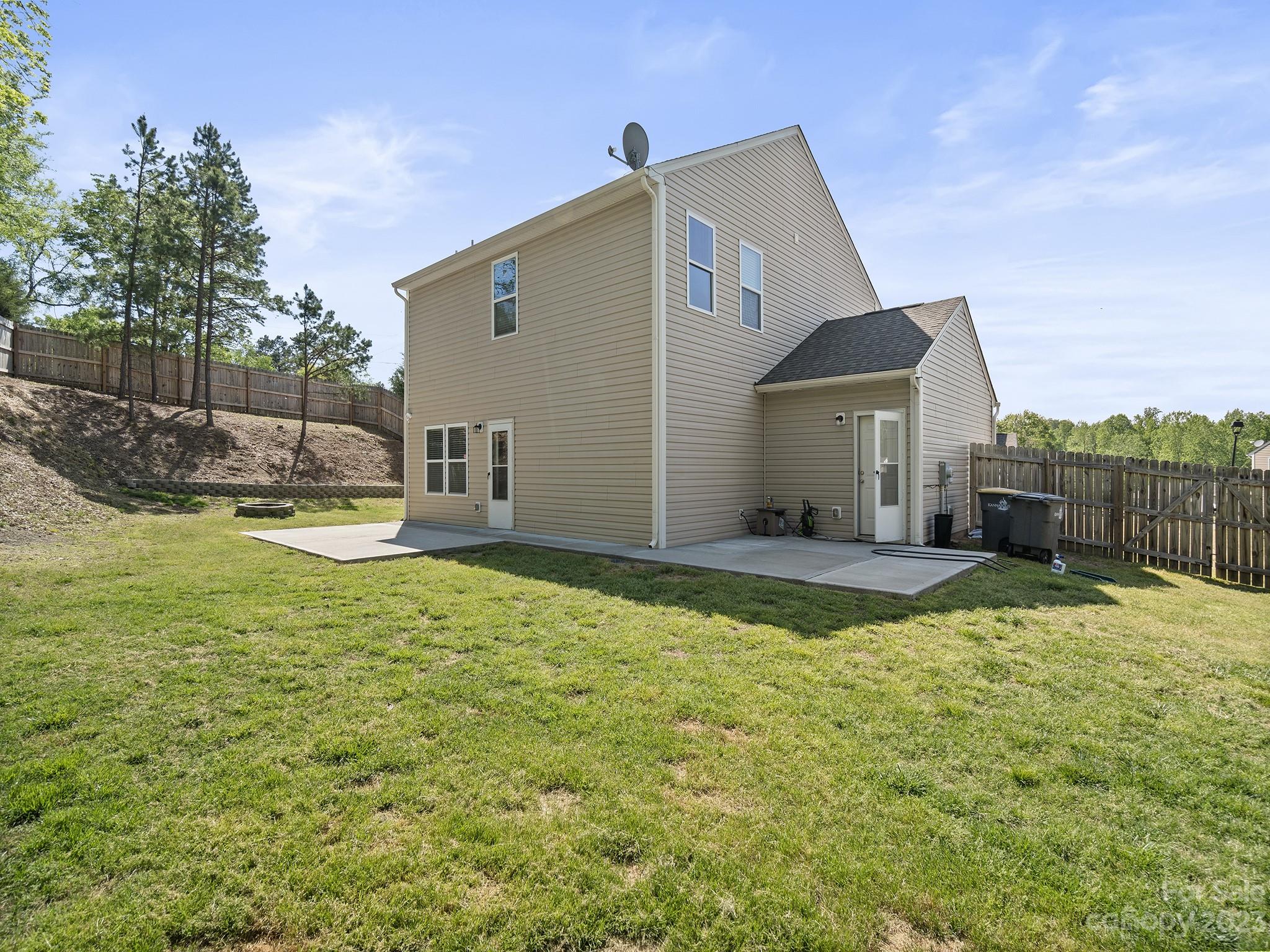 Property image 3 of 2301 Bloomfield Drive in Azalea Estates, Kannapolis, NC 28081