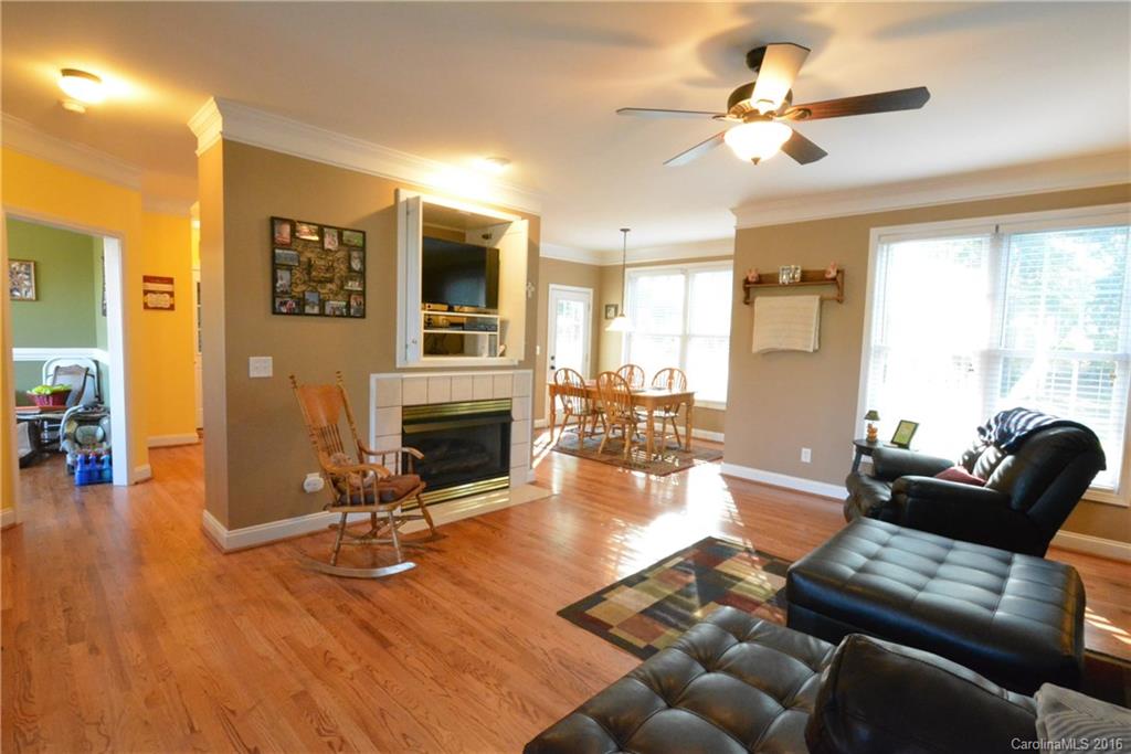 Property image 3 of 423 Tanner Commons Lane in Tanner Commons, Rock Hill, SC 29732