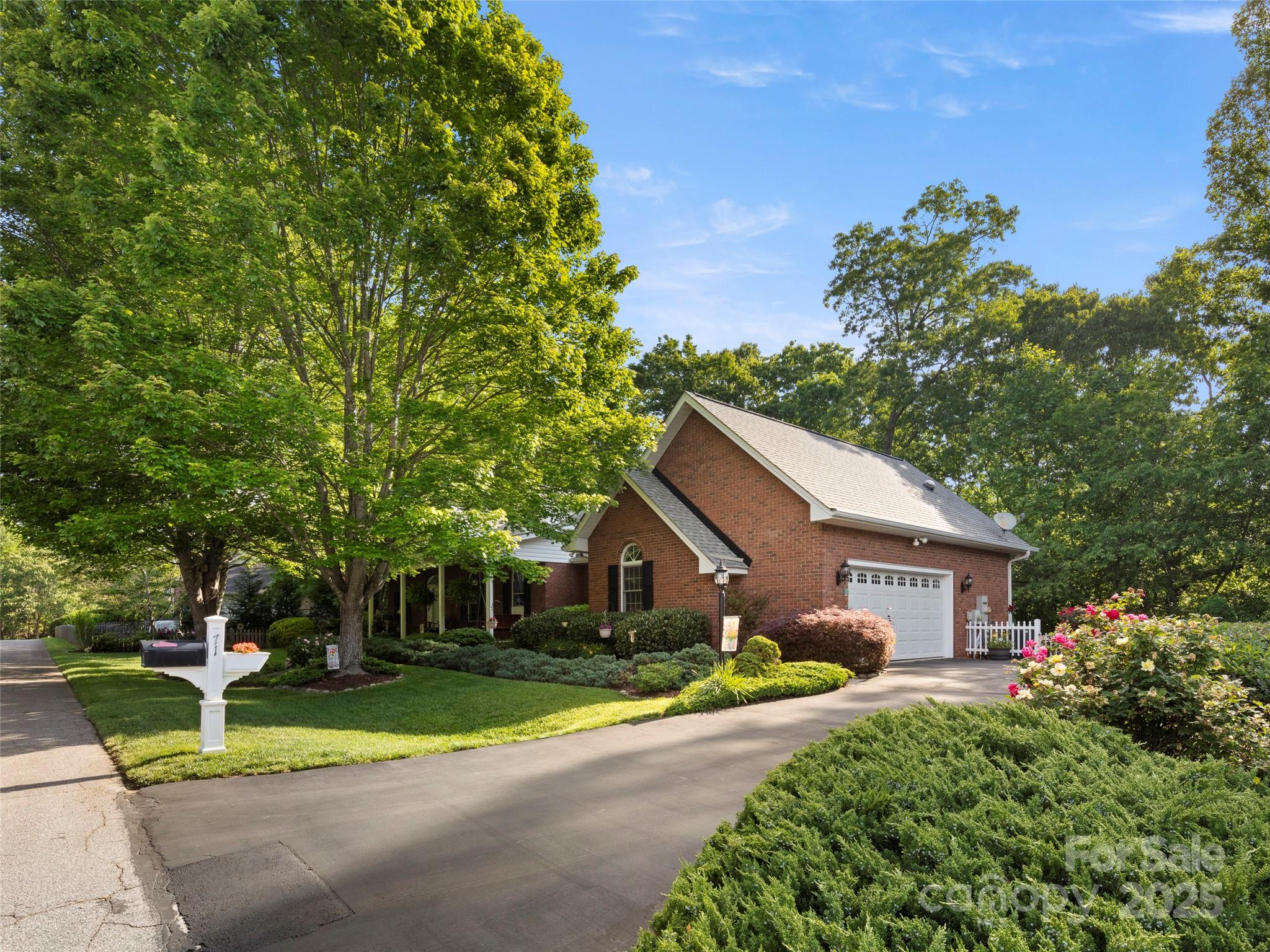 Property image 3 of 71 Dallas Drive in Mountain Valley, Hendersonville, NC 28739