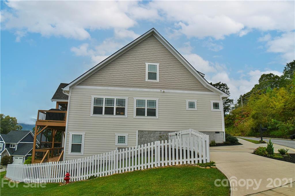 Property image 4 of 3 Leeds Lane in Tudor Croft, Black Mountain, NC 28711