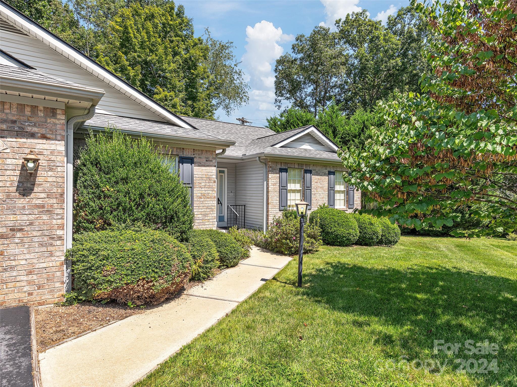 Property image 2 of 8 Pebble Beach Court in Etowahs Reach, Etowah, NC 28729