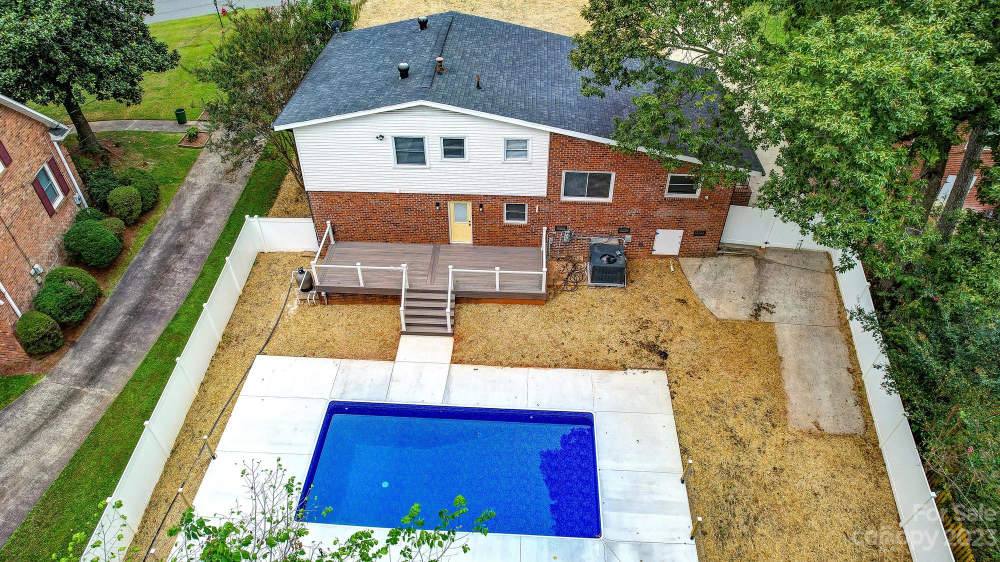 Property image 2 of 938 Nottingham Drive in Sherwood Forest, Gastonia, NC 28054