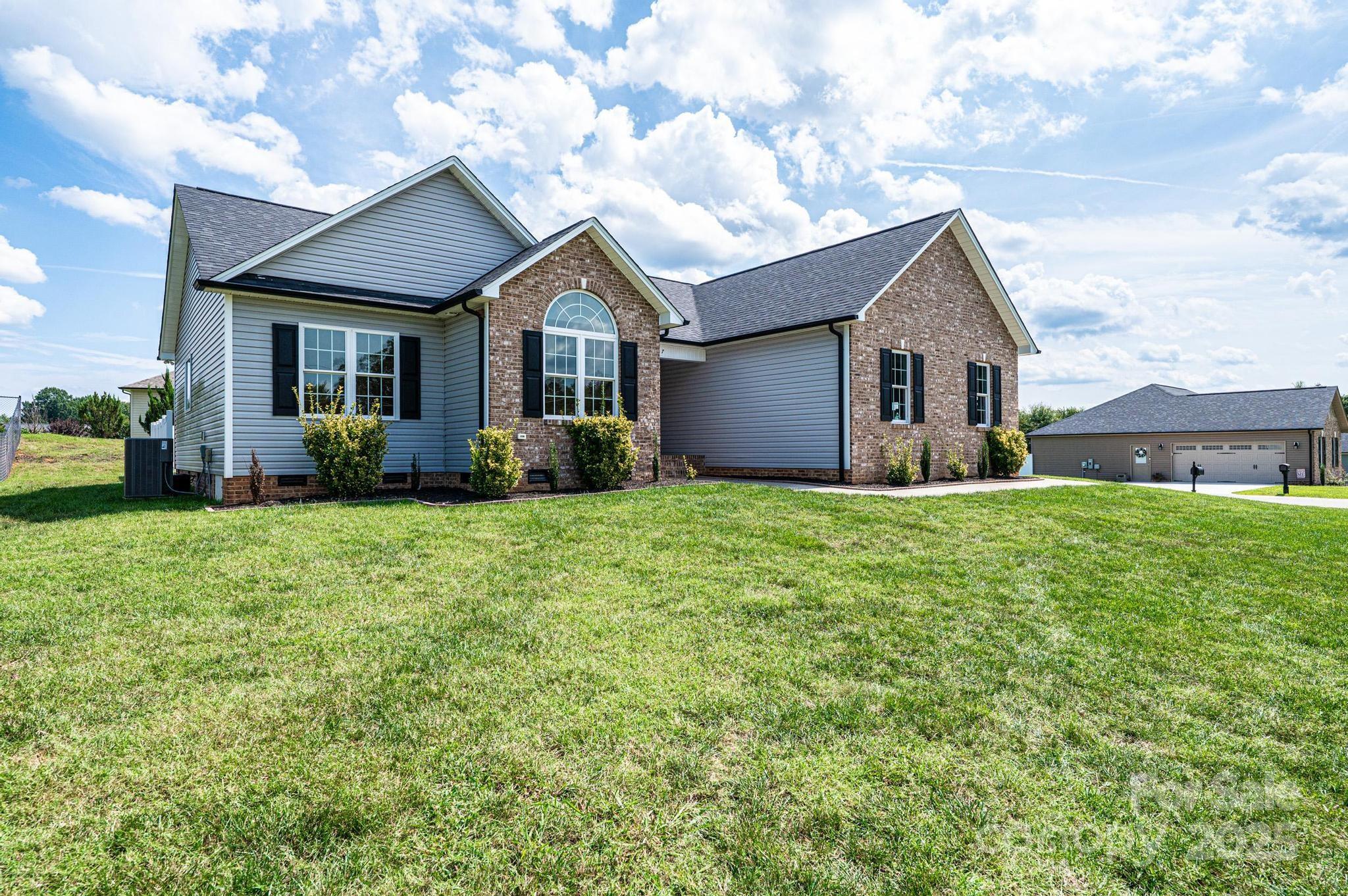 Property image 2 of 207 S 5th Avenue in Temple Heights, Maiden, NC 28650