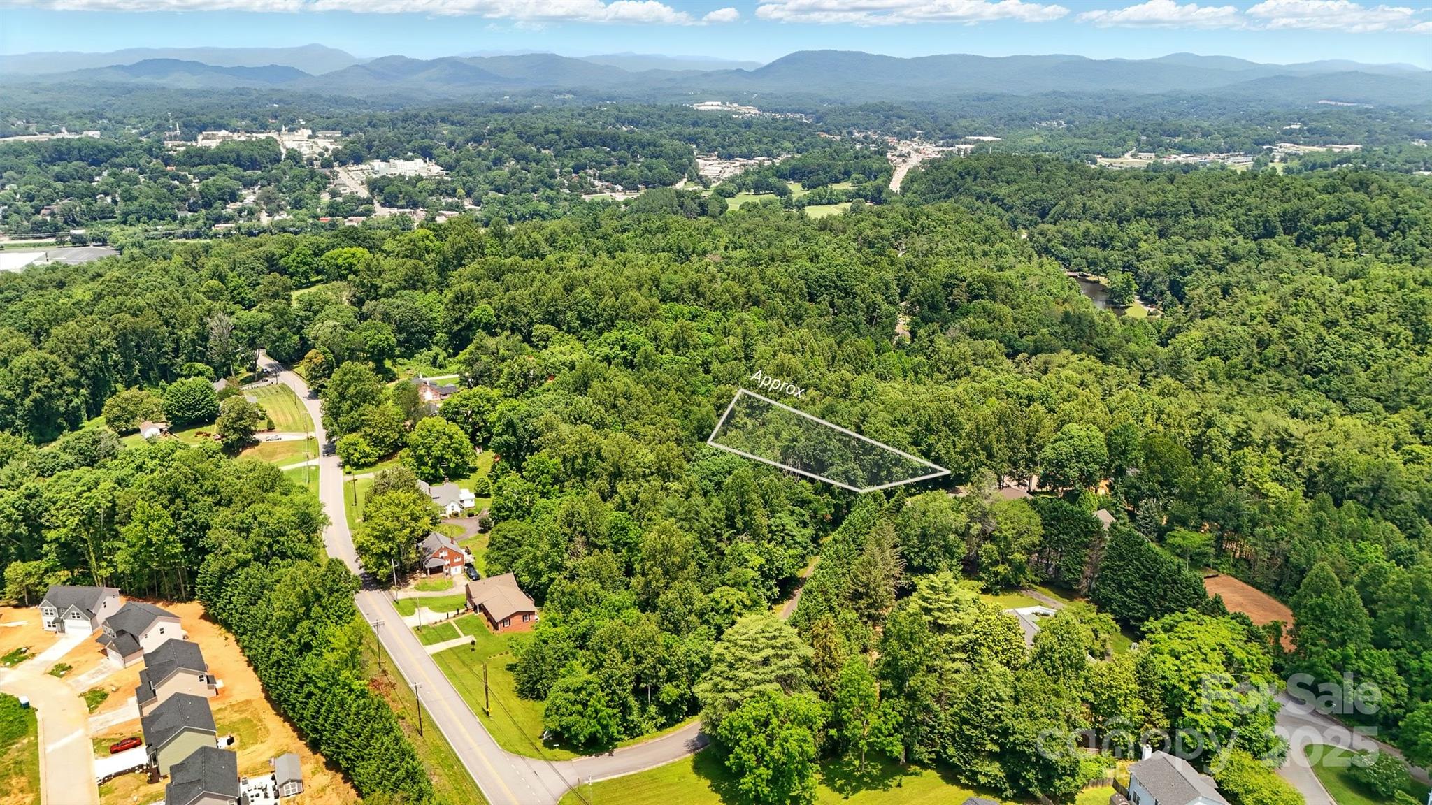 Property image 3 of 207 Buckingham Court in Parkridge Estates, Lenoir, NC 28645