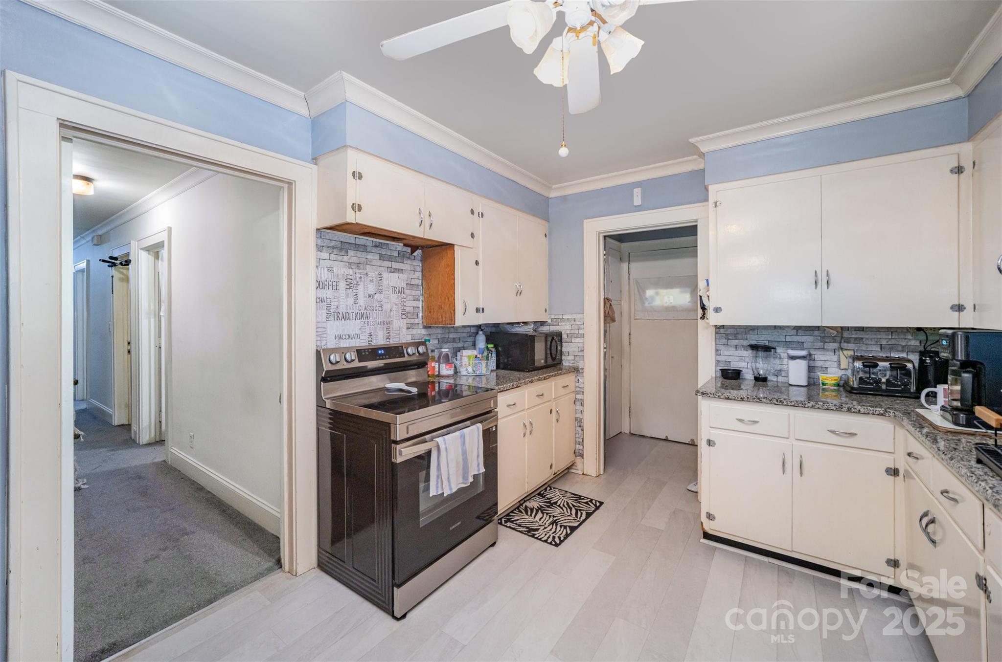 Property image 2 of 1612 Statesville Boulevard in Milford Hills, Salisbury, NC 28144