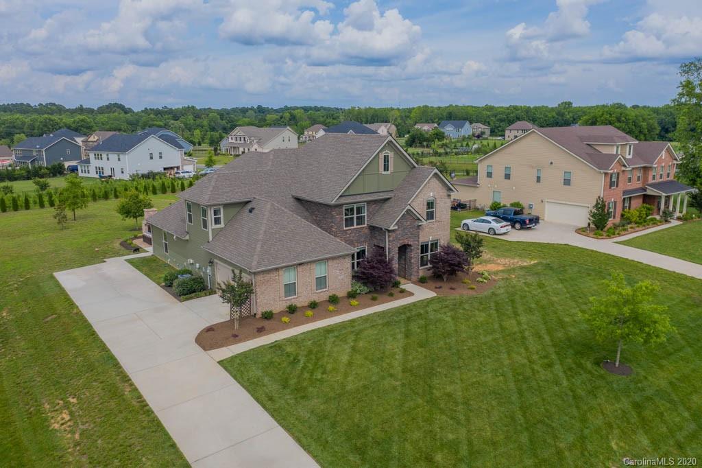 Property image 3 of 209 Candella Drive in Candella, Matthews, NC 28104