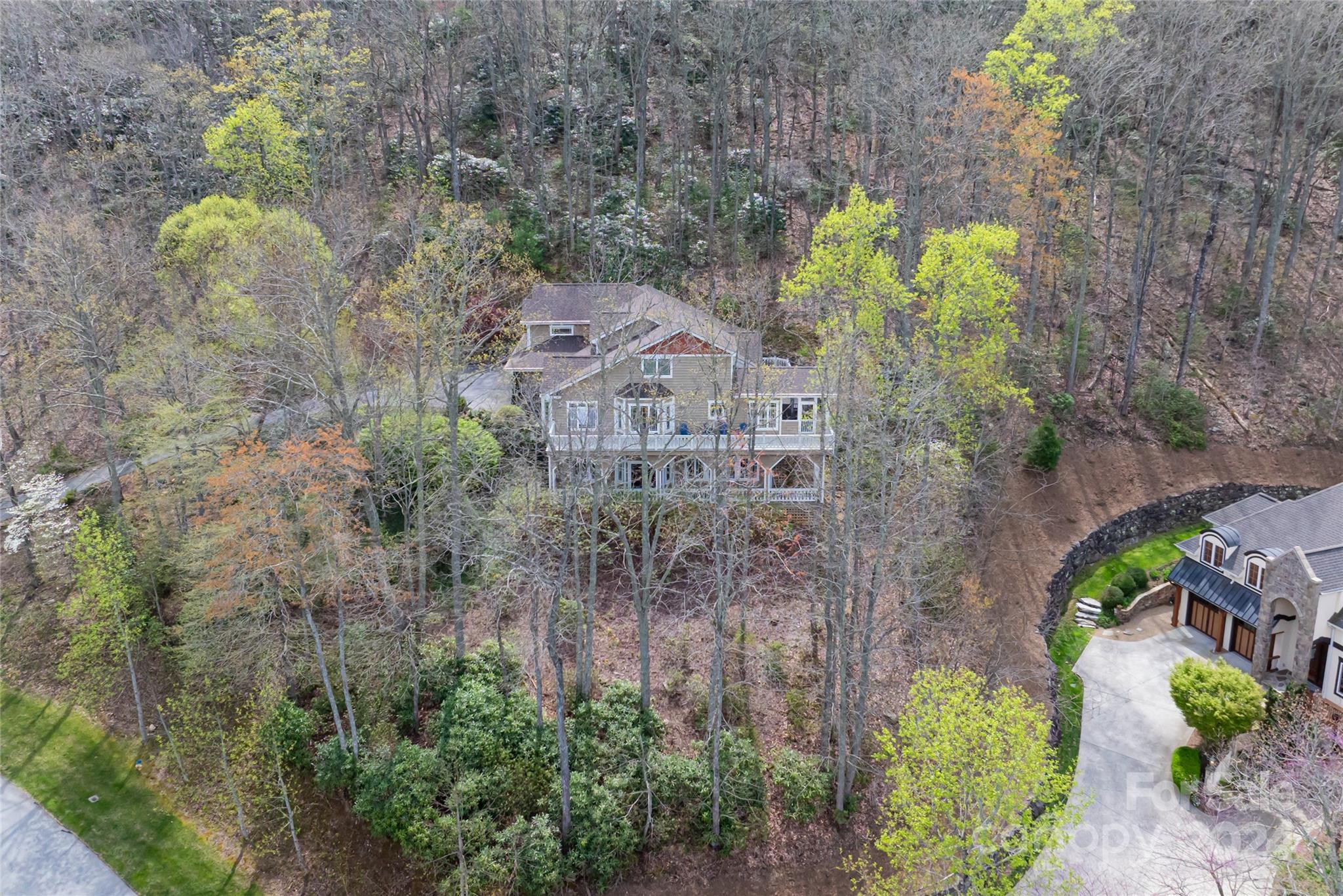 Property image 2 of 33 Hearthstone Drive in Poplar Ridge, Asheville, NC 28803