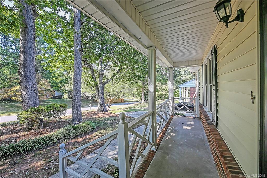 Property image 2 of 805 Forestbrook Drive in Forest Brook, Gastonia, NC 28056