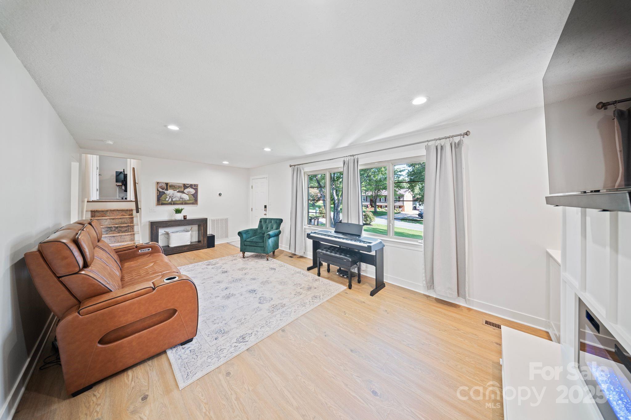 Property image 4 of 5703 Valley Field Road in Homestead, Hickory, NC 28602