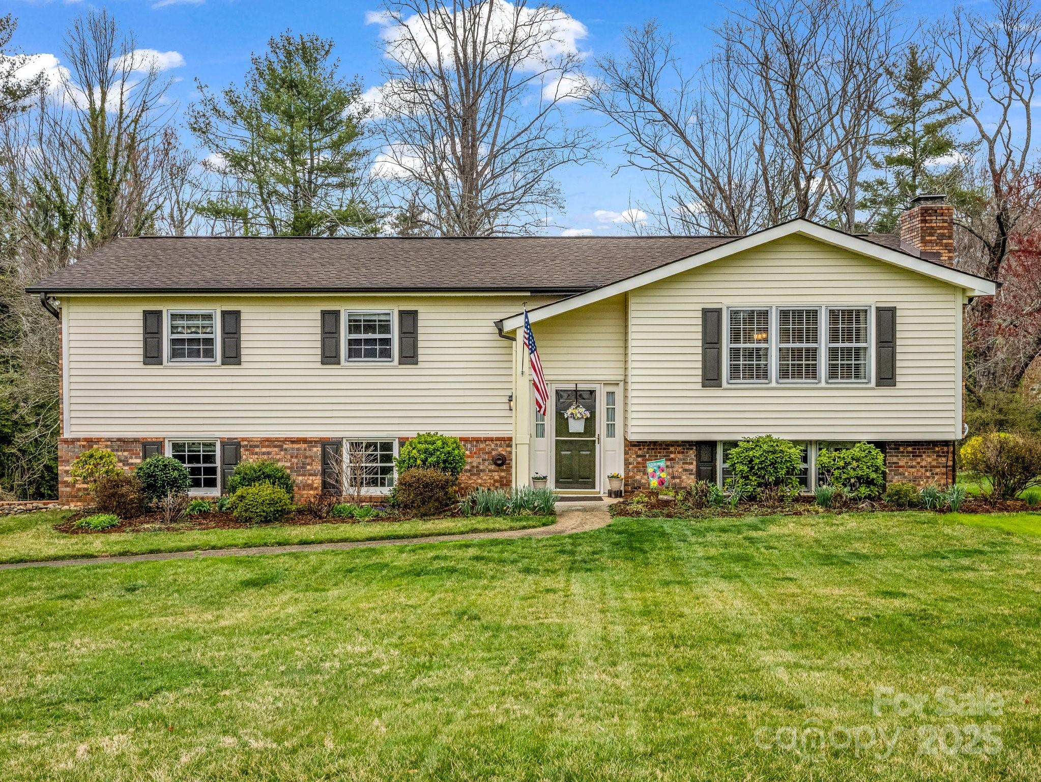 Property image 3 of 1286 Glenheath Drive in Heatherwood, Hendersonville, NC 28791