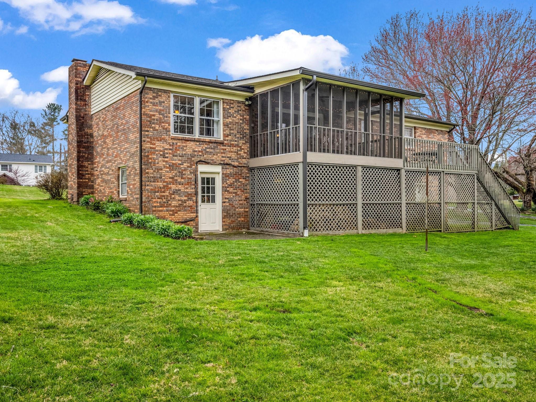 Property image 5 of 1286 Glenheath Drive in Heatherwood, Hendersonville, NC 28791