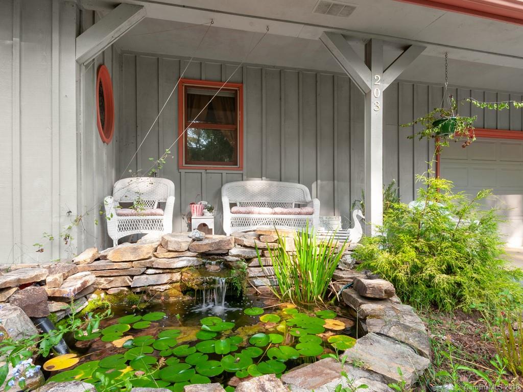 Property image 3 of 203 Woods End Drive in Jeter Mtn Terrace, Hendersonville, NC 28739