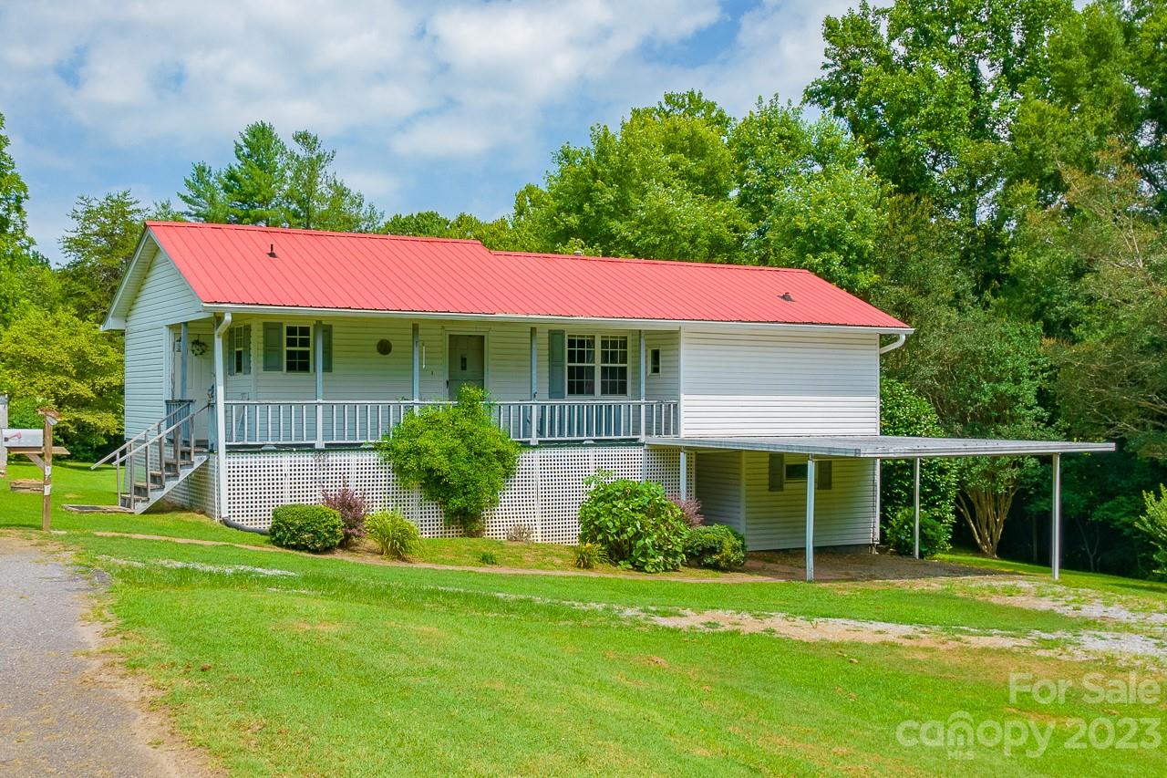 Property image 2 of 302 8th Avenue in Boyd Heights, Maiden, NC 28650