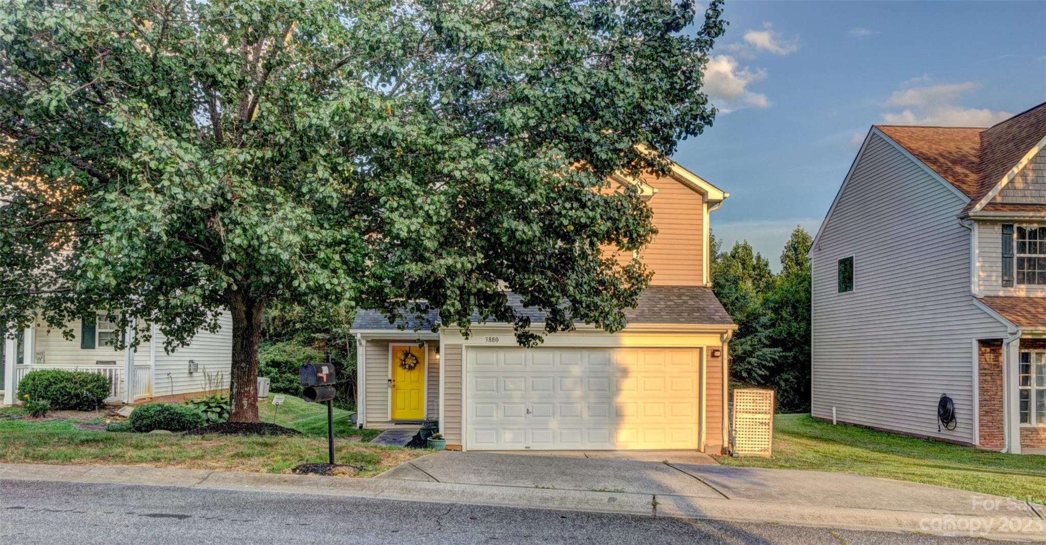 Property image 2 of 3880 Broadwater Court in Catawba Hills, Gastonia, NC 28056