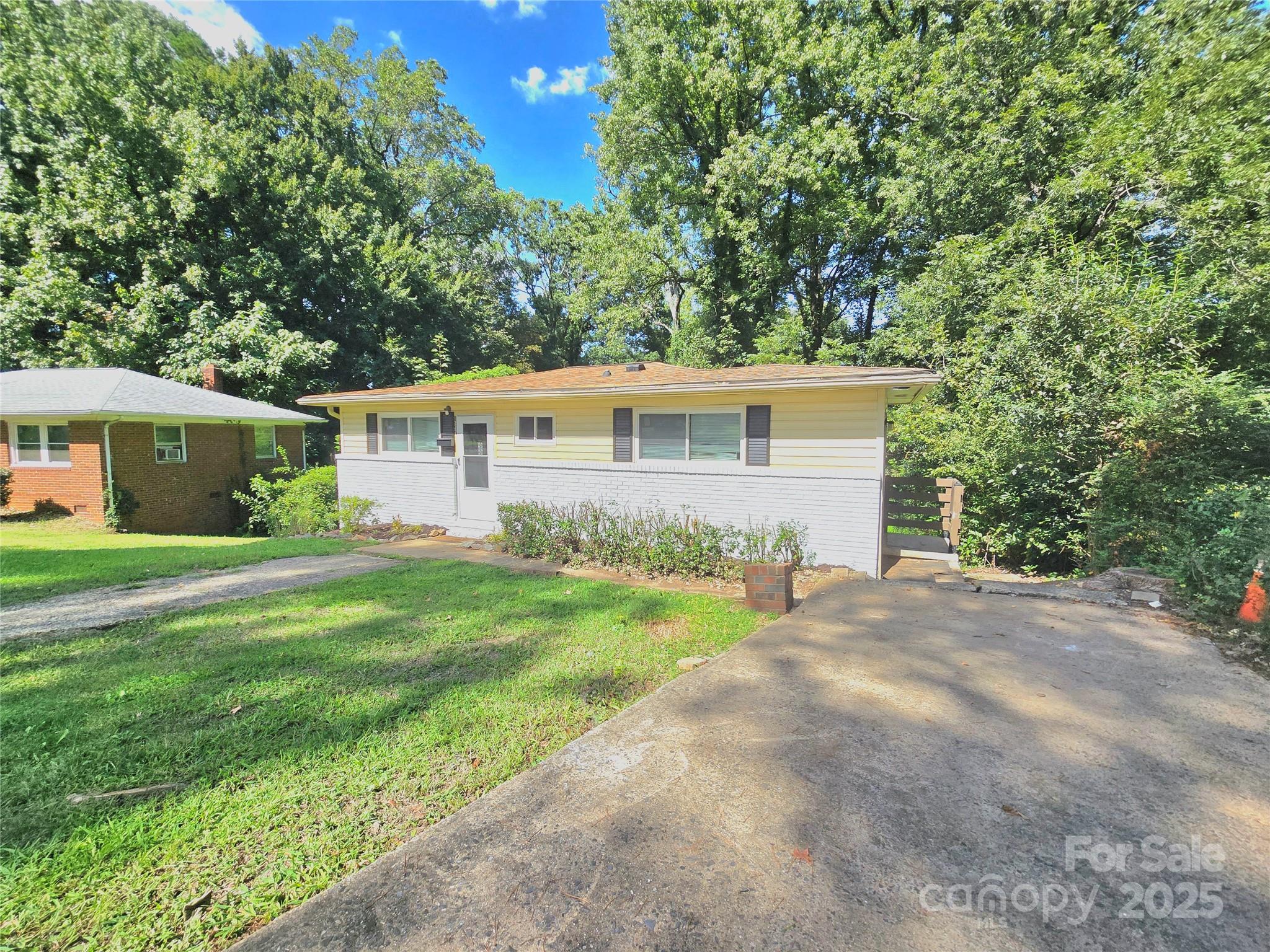 Property image 2 of 1222 Norris Avenue in Graham Heights, Charlotte, NC 28206