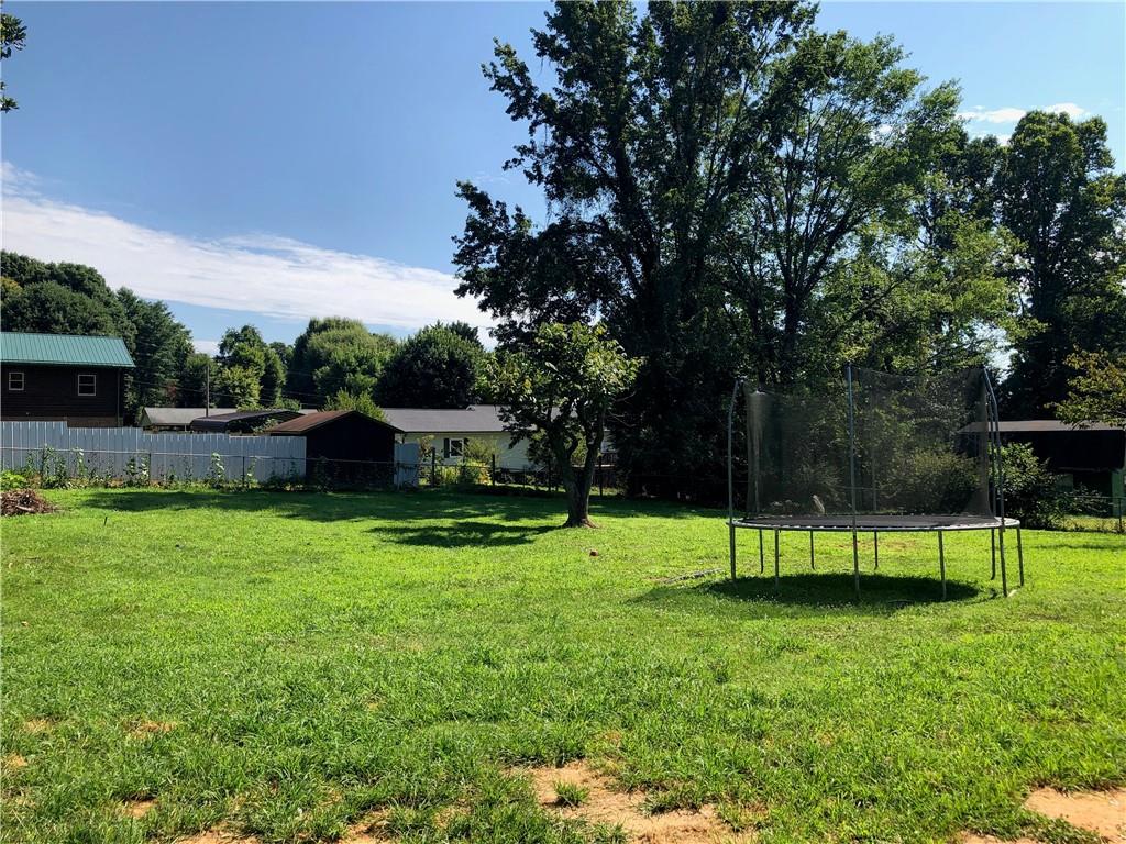 Property image 2 of 108 Merrywood Drive in Oakmont, Lenoir, NC 28645