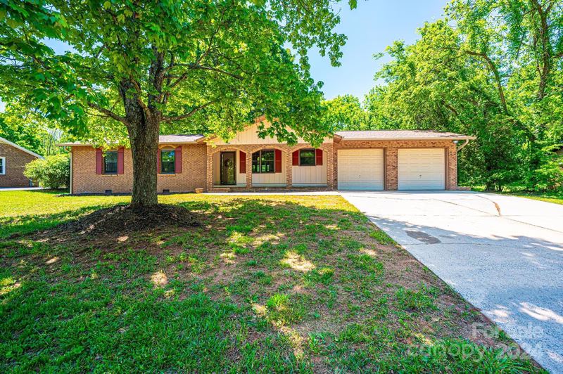 Jamestowne, Hickory Community