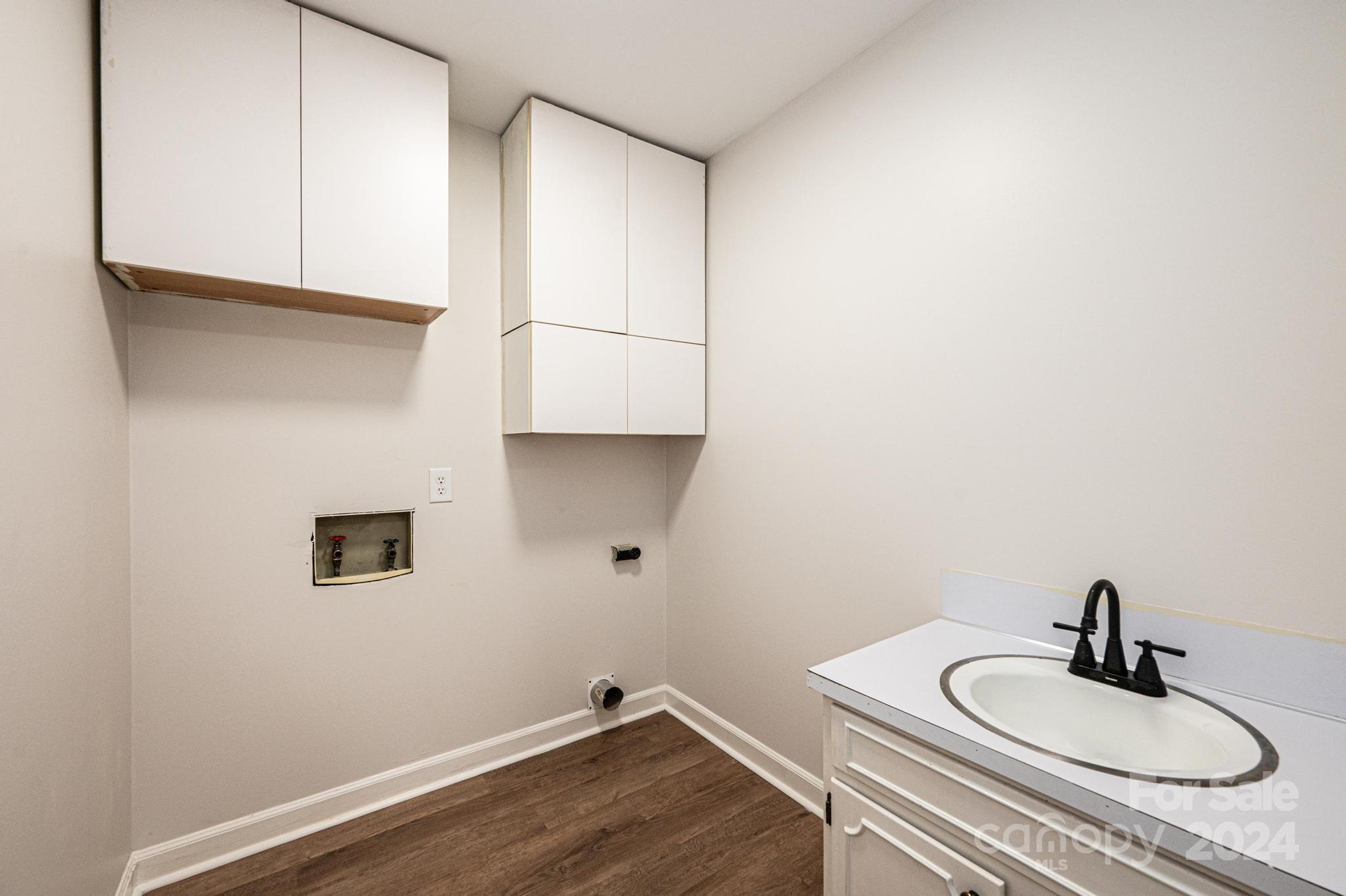 Property image 5 of 1349 Prince Street in Jamestowne, Hickory, NC 28602