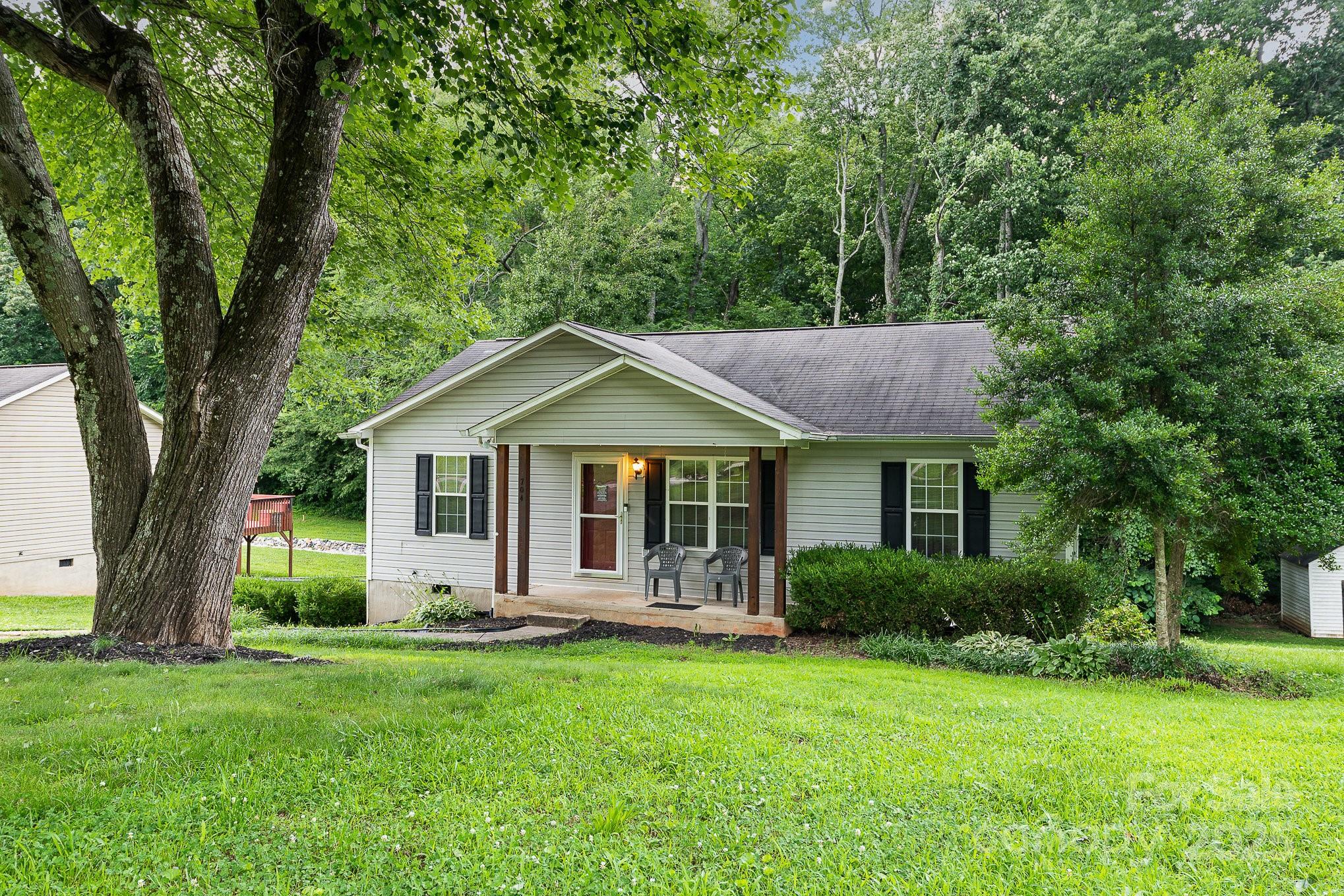 Property image 2 of 704 Willow Road in Rolling Hills, Salisbury, NC 28147