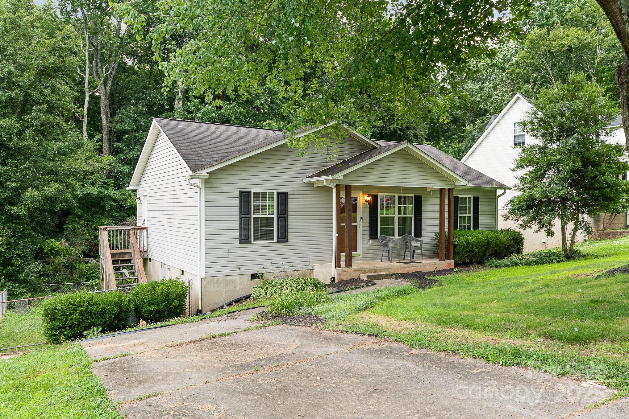 Property image 3 of 704 Willow Road in Rolling Hills, Salisbury, NC 28147