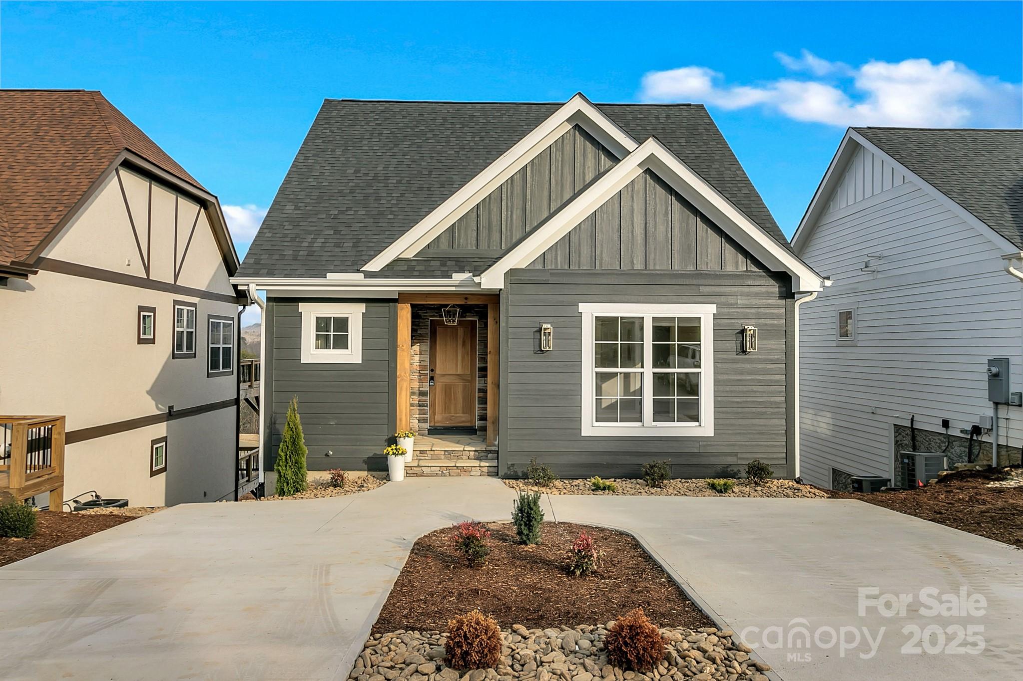 Property image 4 of 122 Chepstow Place in Tudor Croft, Black Mountain, NC 28711