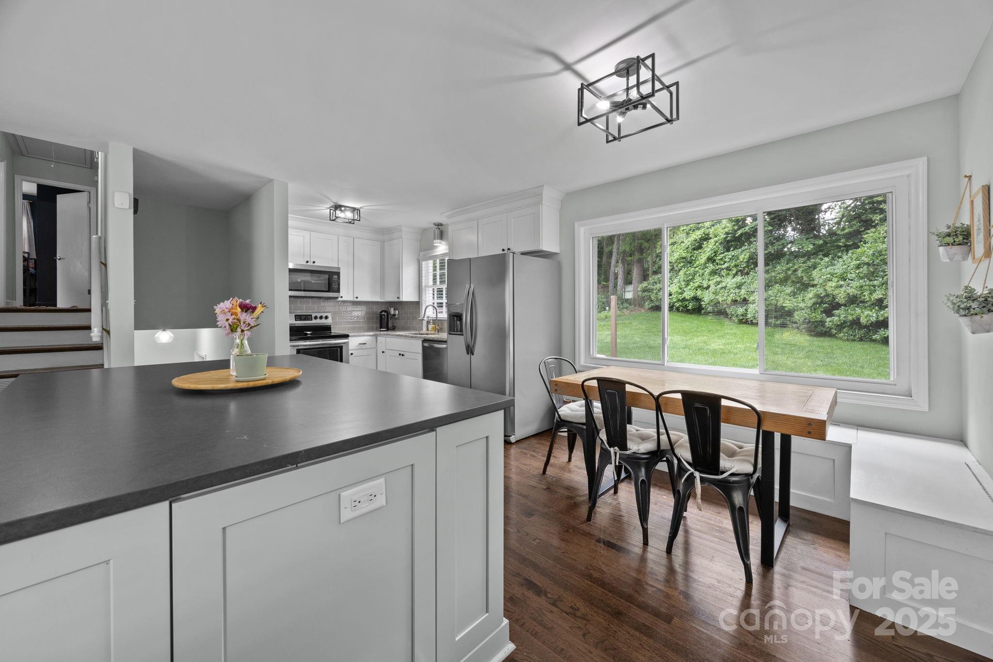 Property image 5 of 2100 Shadyview Drive in Montclaire, Charlotte, NC 28210