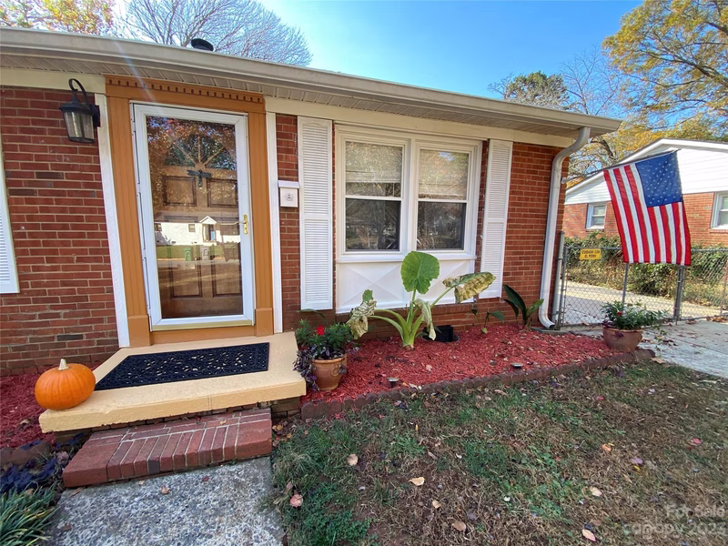 Property image 3 at 2918 Wicklow Place, Charlotte, NC 28205