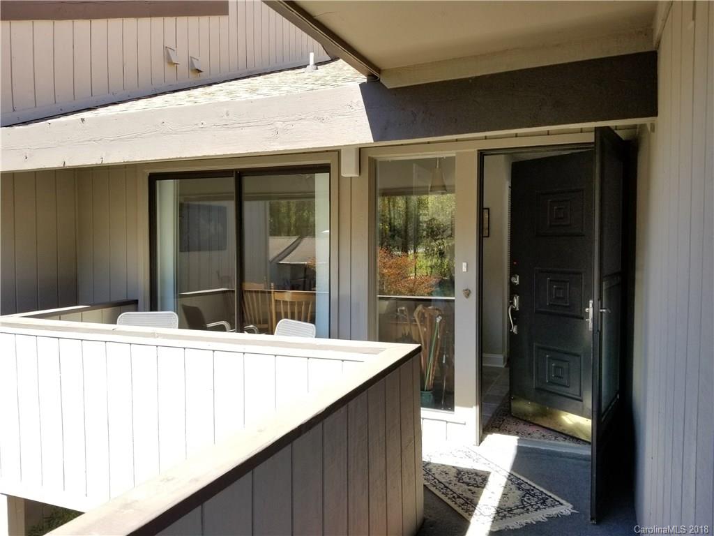 Property image 3 of 14 Lakemoor Lane in Lakemoor Village, Hendersonville, NC 28739