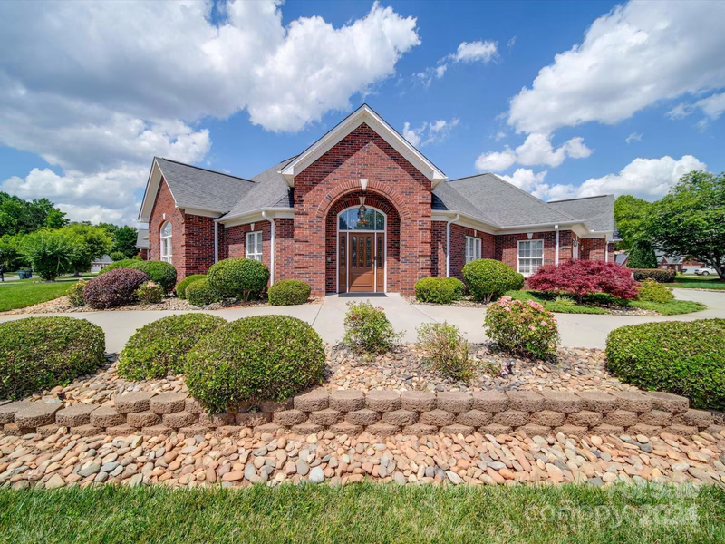 1562 Elkhart Circle