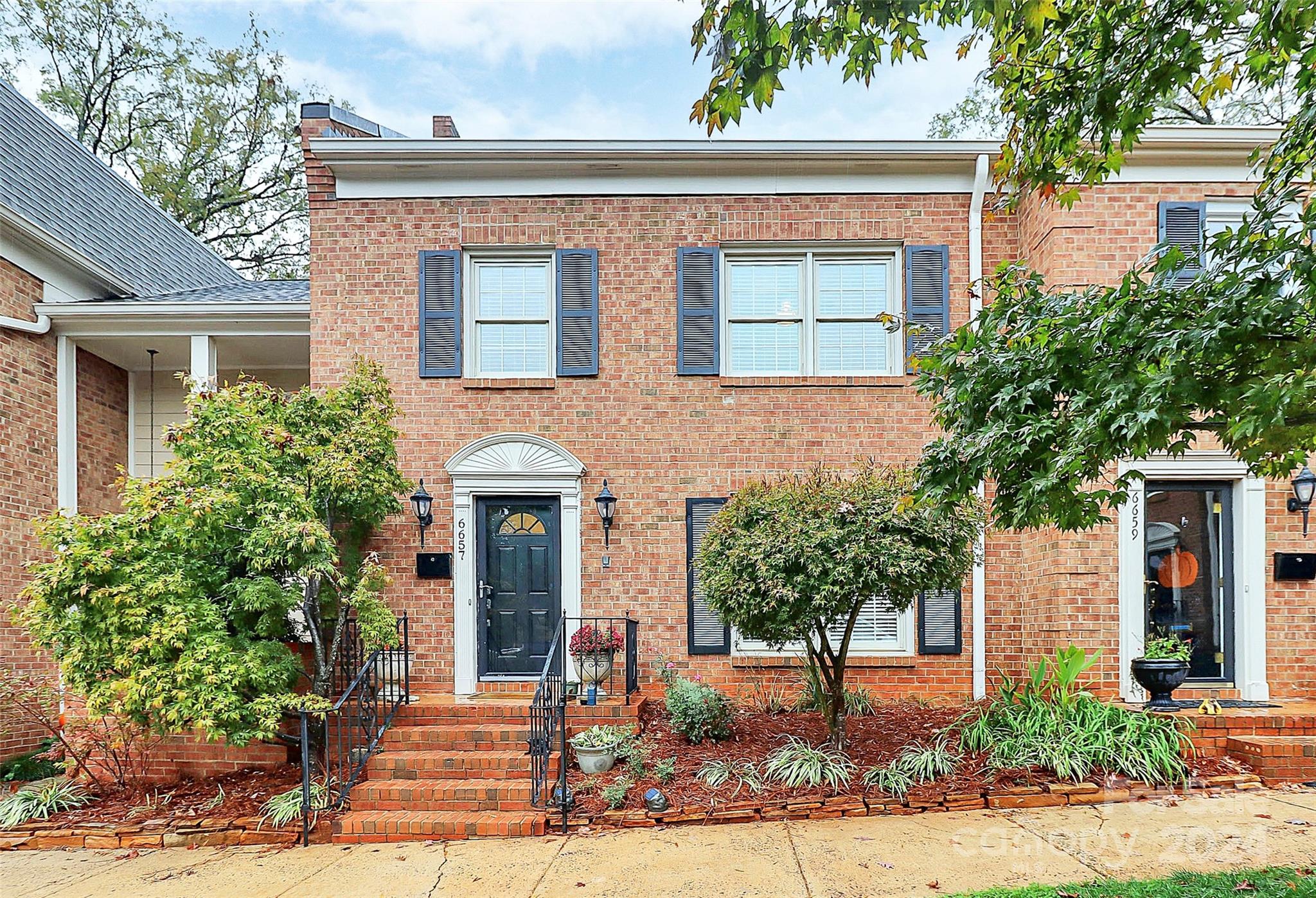 Property image 2 of 6657 Bunker Hill Circle in Olde Georgetowne, Charlotte, NC 28210