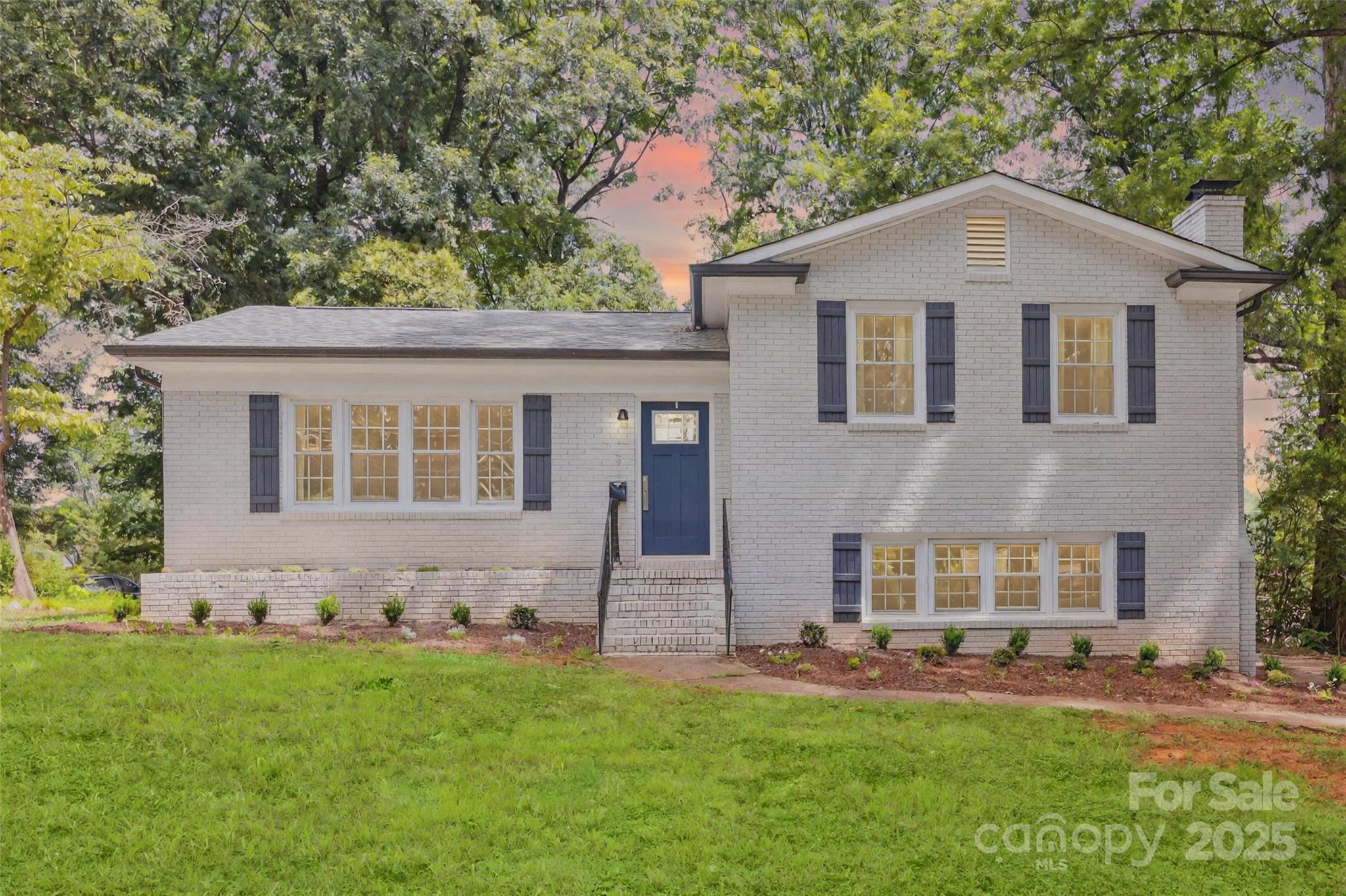 Property image 3 of 2119 Archdale Drive in Montclaire, Charlotte, NC 28210