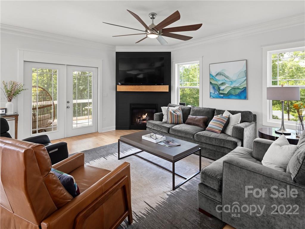 Property image 2 of 11 Leeds Lane in Tudor Croft, Black Mountain, NC 28711