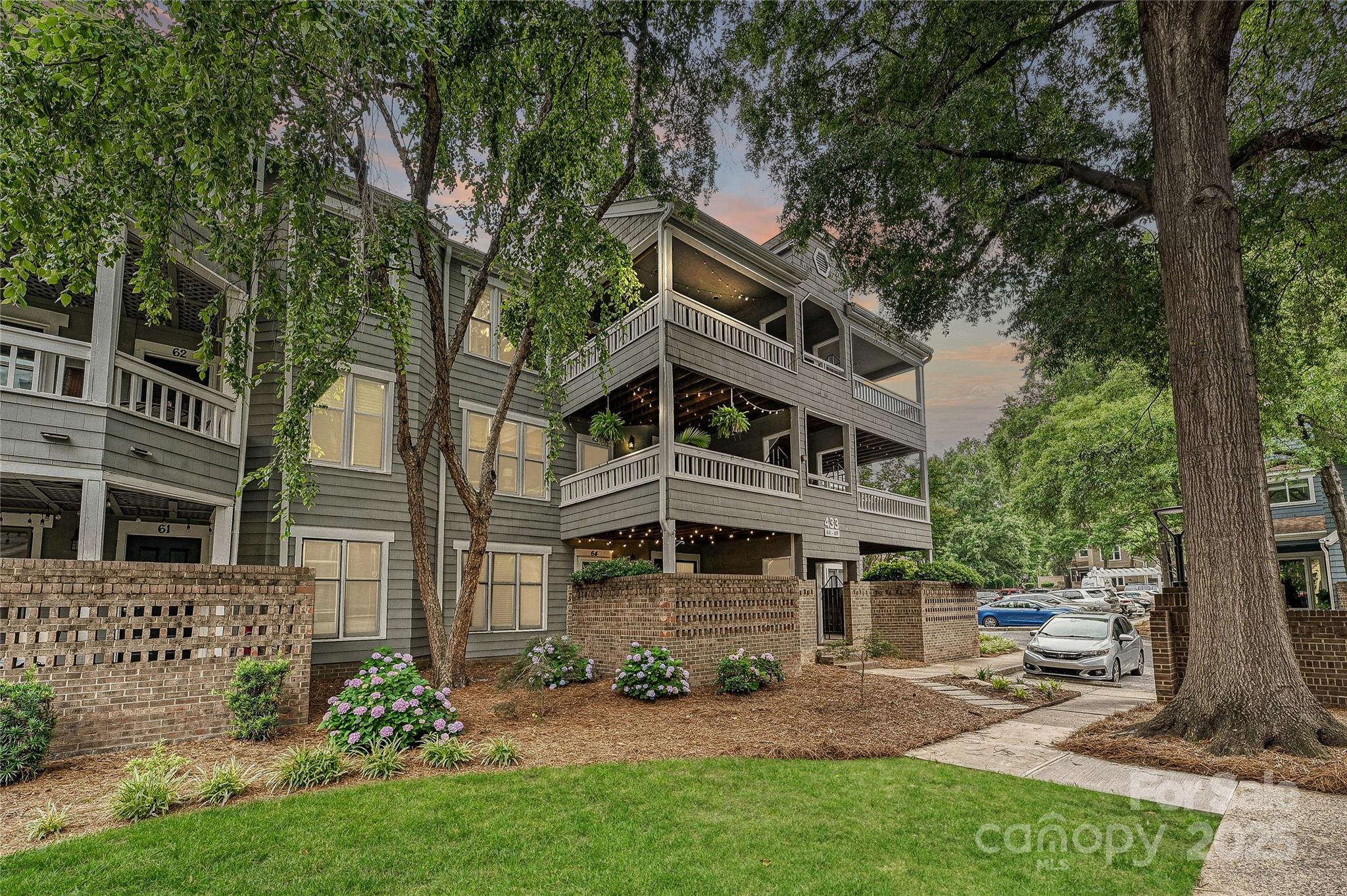 Property image 2 of 433 68 W 8th Street in Springfield Square, Charlotte, NC 28202