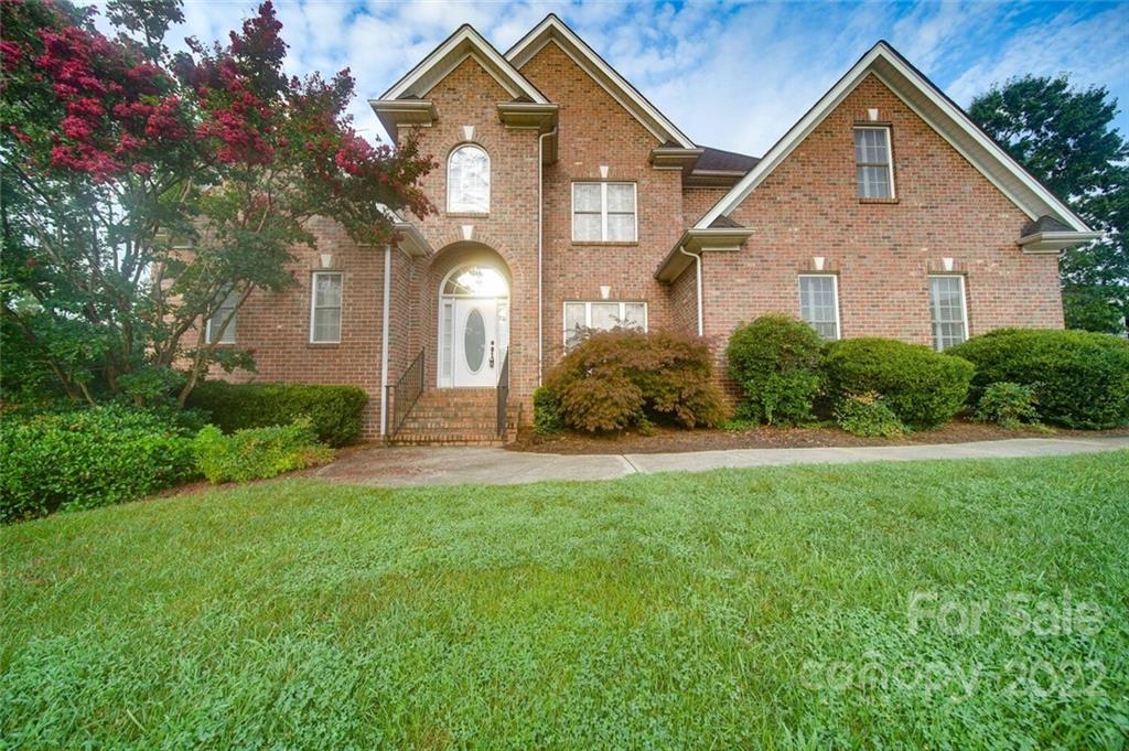 Property image 2 of 5172 Summerell Avenue in Cramer Woods, Gastonia, NC 28056