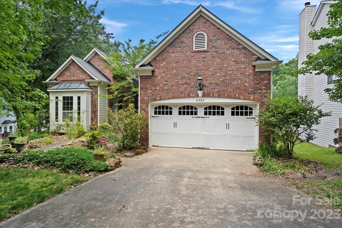 Property image 3 of 6423 Summertree Lane in Providence Commons, Charlotte, NC 28270