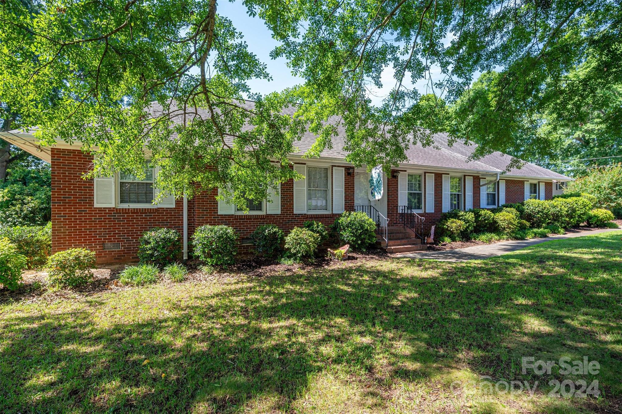 Property image 2 of 1015 Dumbarton Road in Sherwood Forest, Gastonia, NC 28054