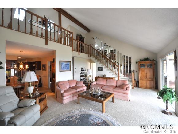 Property image 3 of 304 Fleetwood Plaza in Fleetwood Plaza, Hendersonville, NC 28739