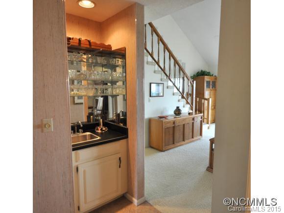 Property image 5 of 304 Fleetwood Plaza in Fleetwood Plaza, Hendersonville, NC 28739