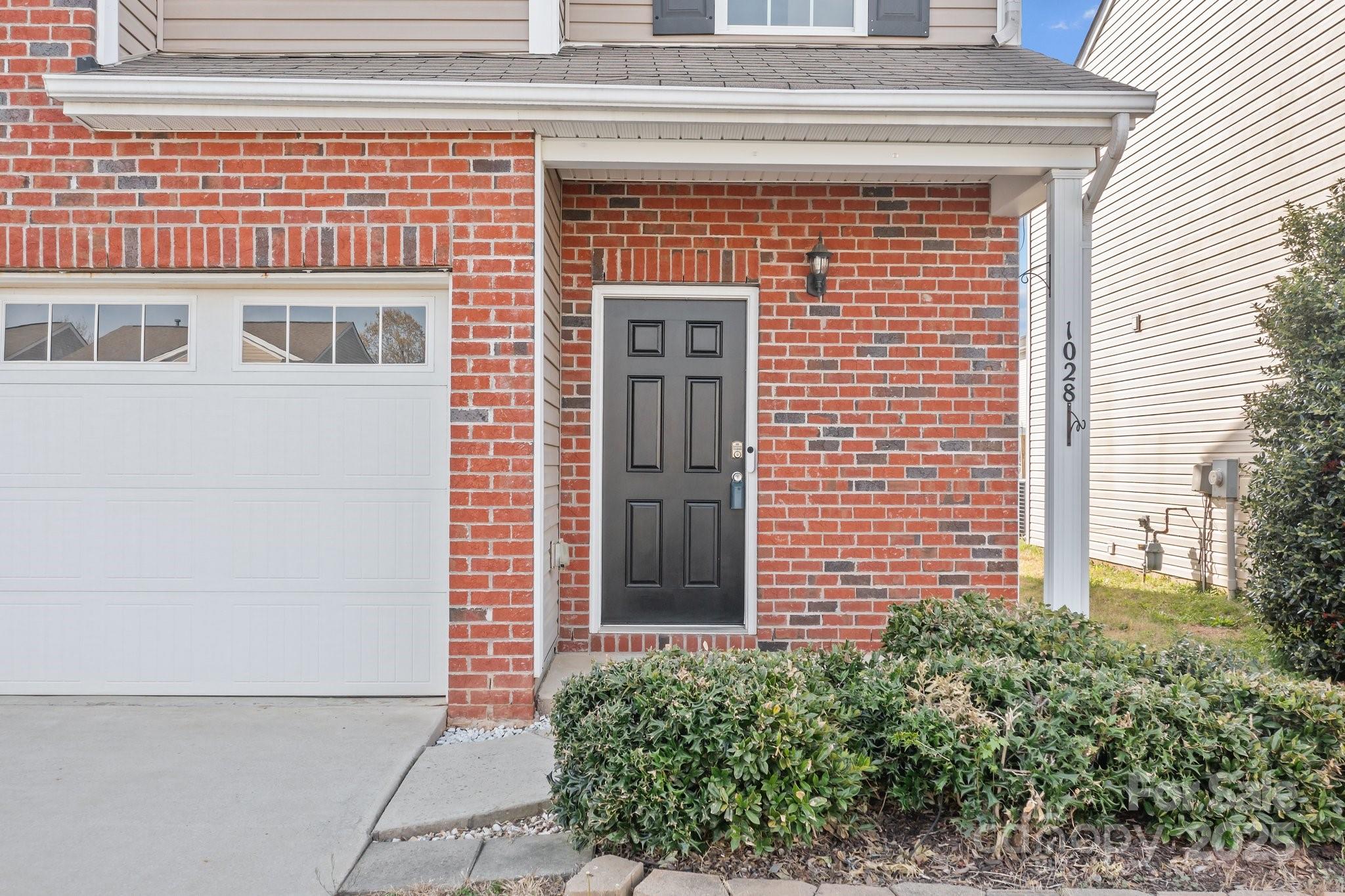 Property image 3 of 1028 Willow Wind Drive in Willow Creek, Gastonia, NC 28054