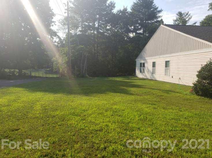 Property image 2 of 1103 Valley Street in Valleybrook, Statesville, NC 28677