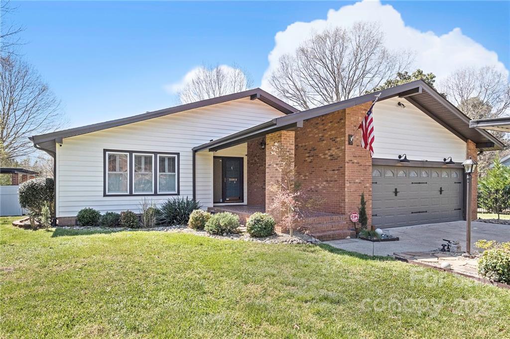 Property image 2 of 5401 Faulconbridge Road in Birnam Woods, Charlotte, NC 28227