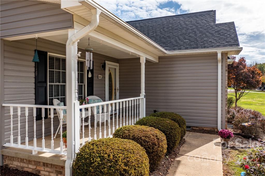 Property image 5 of 2604 Chandy Street in Walnut Creek, Newton, NC 28658