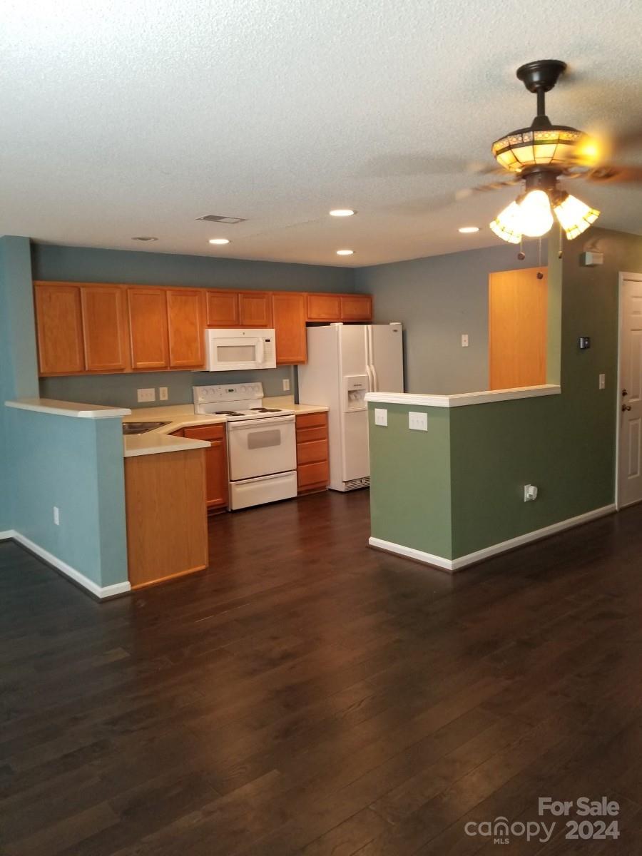 Property image 3 of 8653 Robinson Forest Drive in Tyler Woods, Charlotte, NC 28277