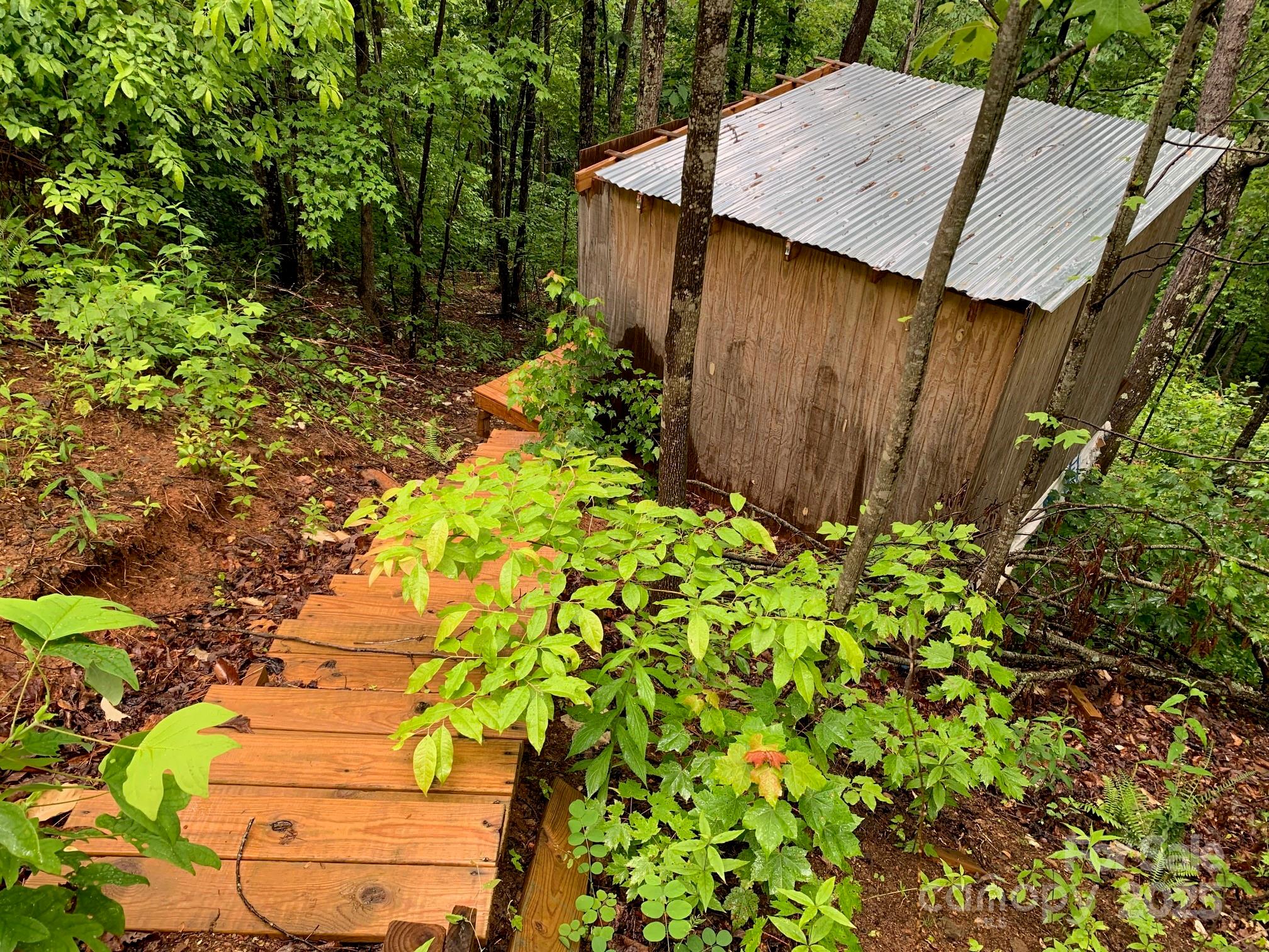 Property image 5 of 171 Woodchuck Lane in Haven Heights, Marion, NC 28752